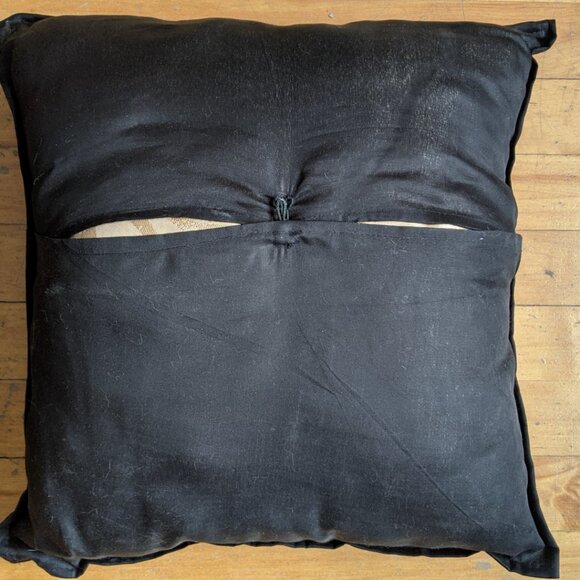 Embroidered and sequined colourful throw pillow - Picture 2 of 8